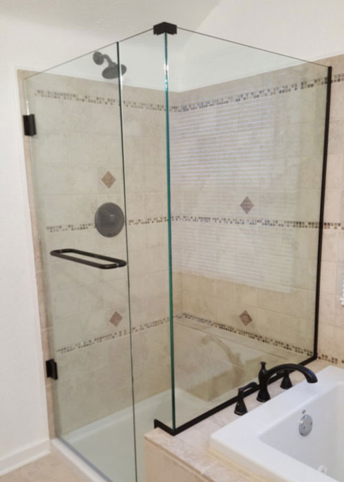 Enclosure with Return Panel shower door